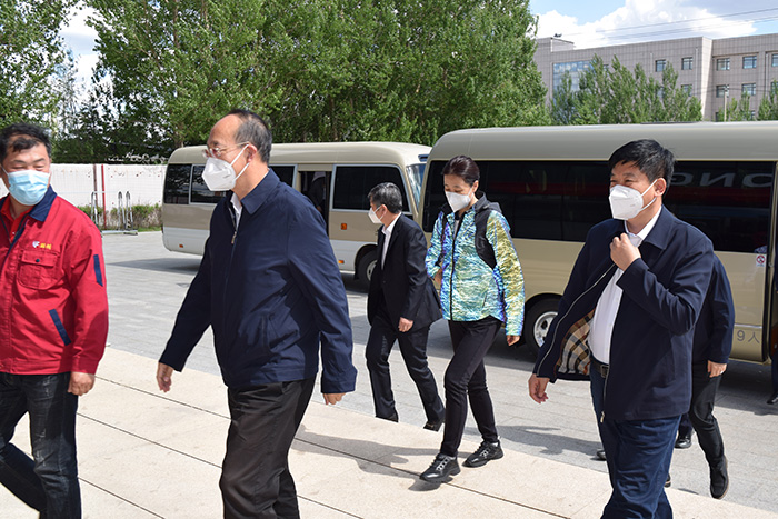 吉林省委常委、常务副省长吴靖平莅临j9国际集团出产基地督导调研